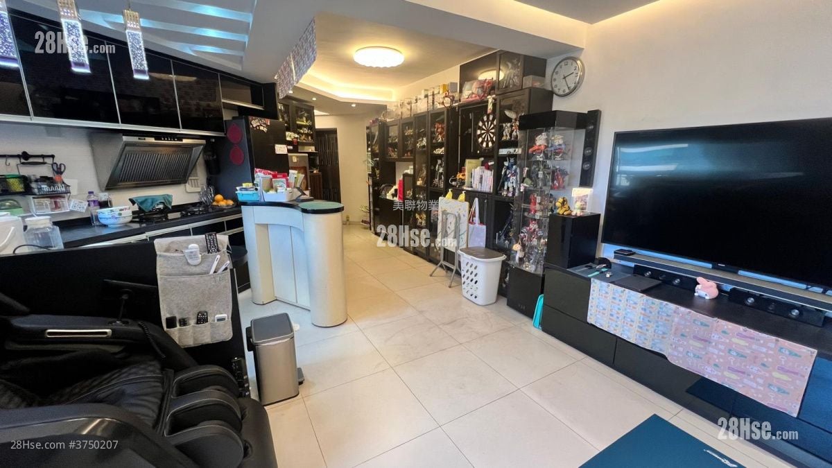 Hong Sing Garden Sell 3 Bedrooms , 1 Bathroom 588 ft²