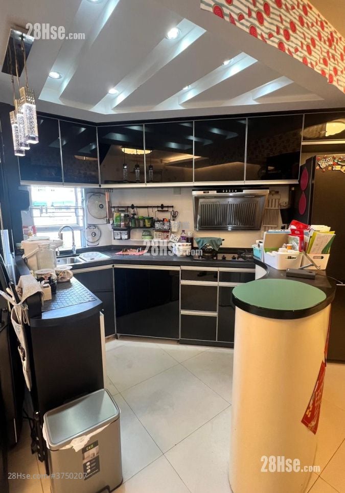 Hong Sing Garden Sell 3 Bedrooms , 1 Bathroom 588 ft²