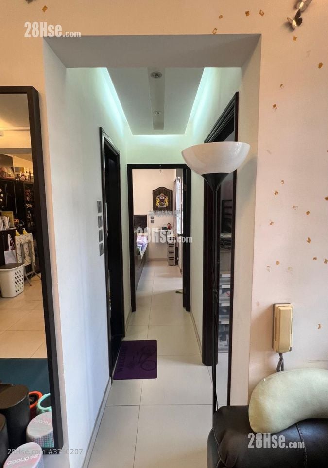 Hong Sing Garden Sell 3 Bedrooms , 1 Bathroom 588 ft²