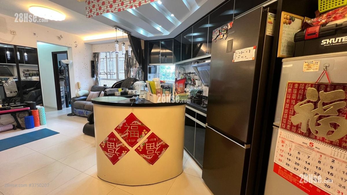 Hong Sing Garden Sell 3 Bedrooms , 1 Bathroom 588 ft²