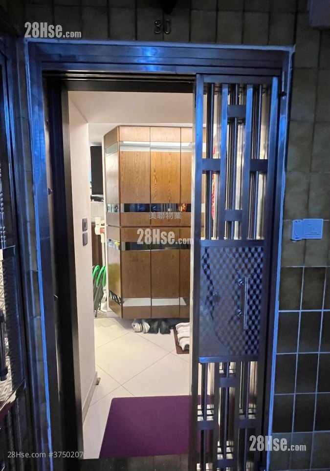 Hong Sing Garden Sell 3 Bedrooms , 1 Bathroom 588 ft²