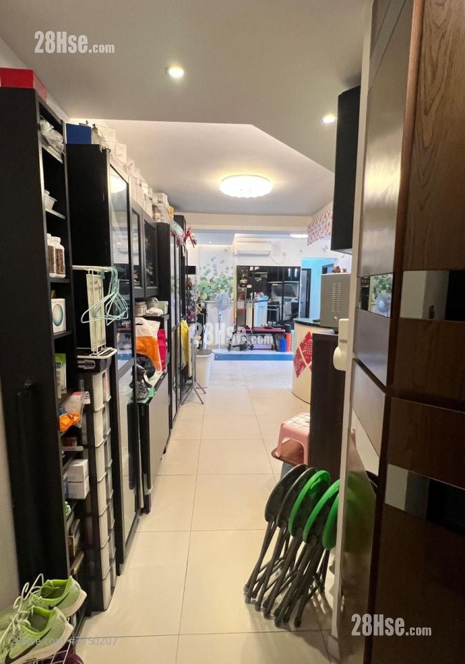 Hong Sing Garden Sell 3 Bedrooms , 1 Bathroom 588 ft²