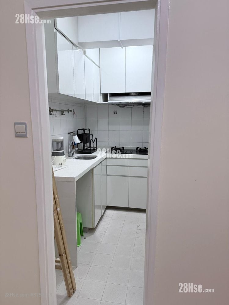 好順泰大廈 租盤 2 房 290 平方呎