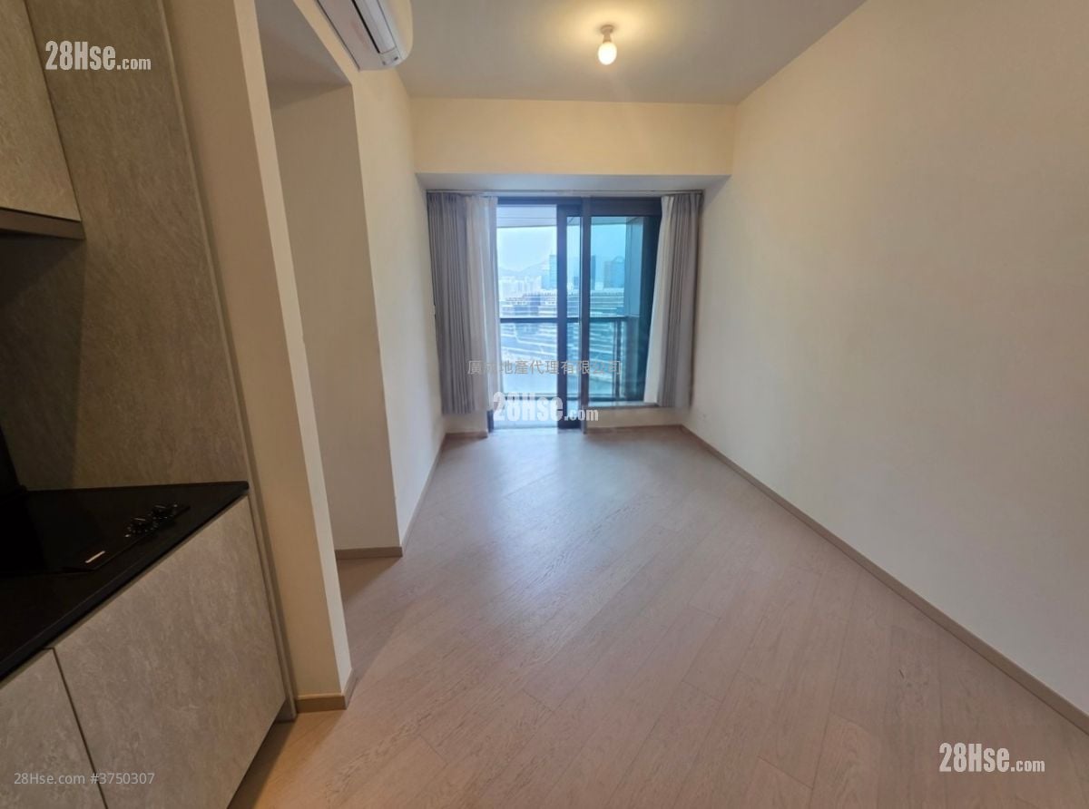 One Victoria Rental 2 Bedrooms , 1 Bathroom 451 ft²