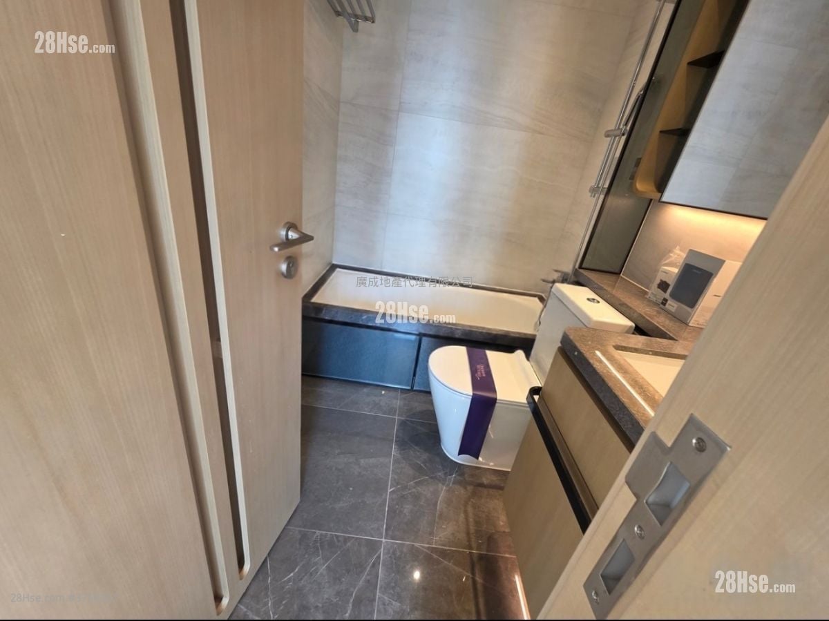 One Victoria Rental 2 Bedrooms , 1 Bathroom 451 ft²