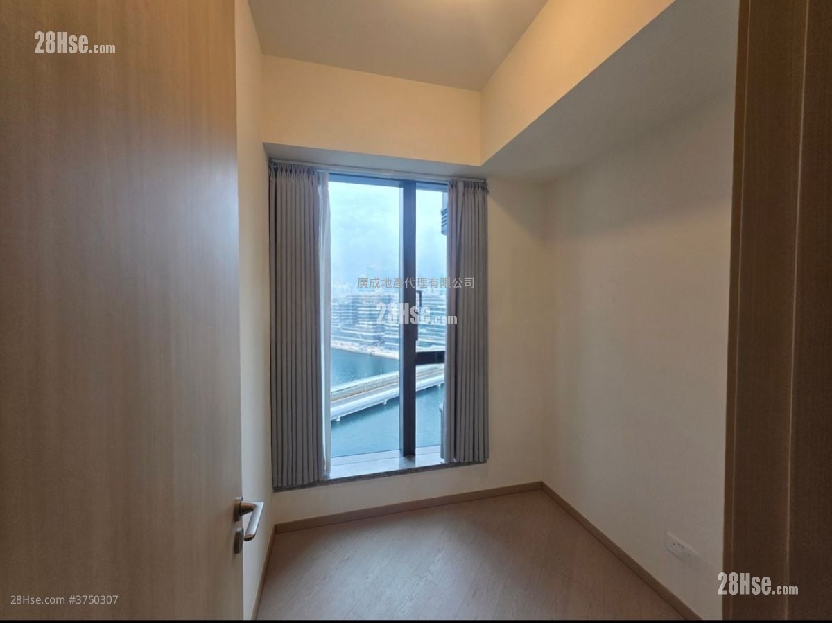 One Victoria Rental 2 Bedrooms , 1 Bathroom 451 ft²