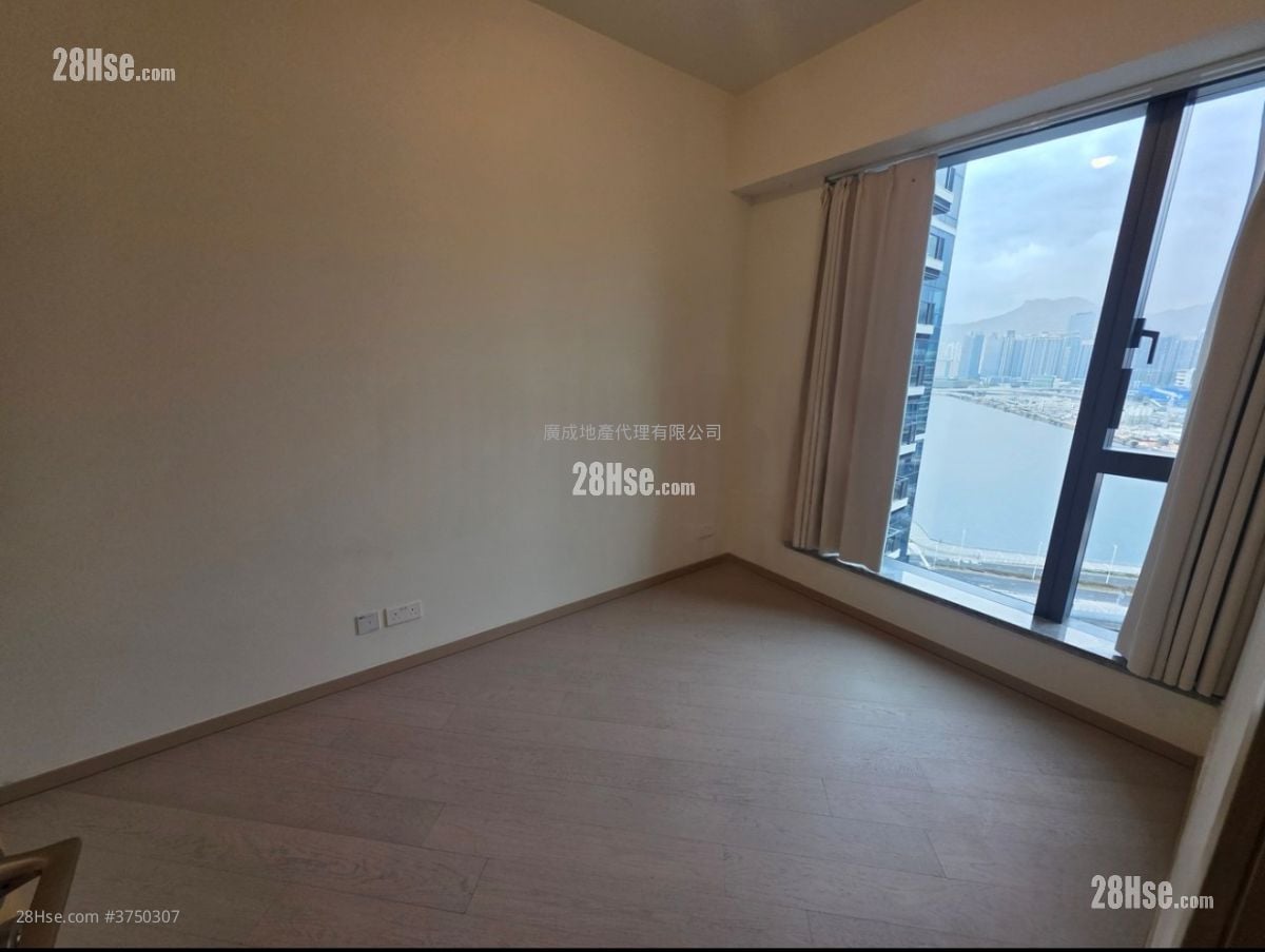 One Victoria Rental 2 Bedrooms , 1 Bathroom 451 ft²