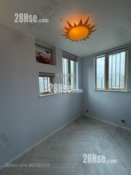 Harbour Place Sell 3 Bedrooms 590 ft²