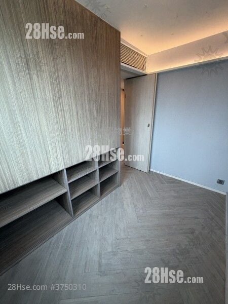 Harbour Place Sell 3 Bedrooms 590 ft²