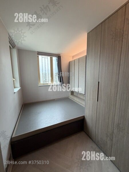 Harbour Place Sell 3 Bedrooms 590 ft²