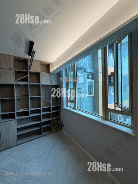 Harbour Place Sell 3 Bedrooms 590 ft²