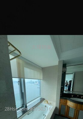 Harbourfront Landmark Sell 4 Bedrooms 1,420 ft²