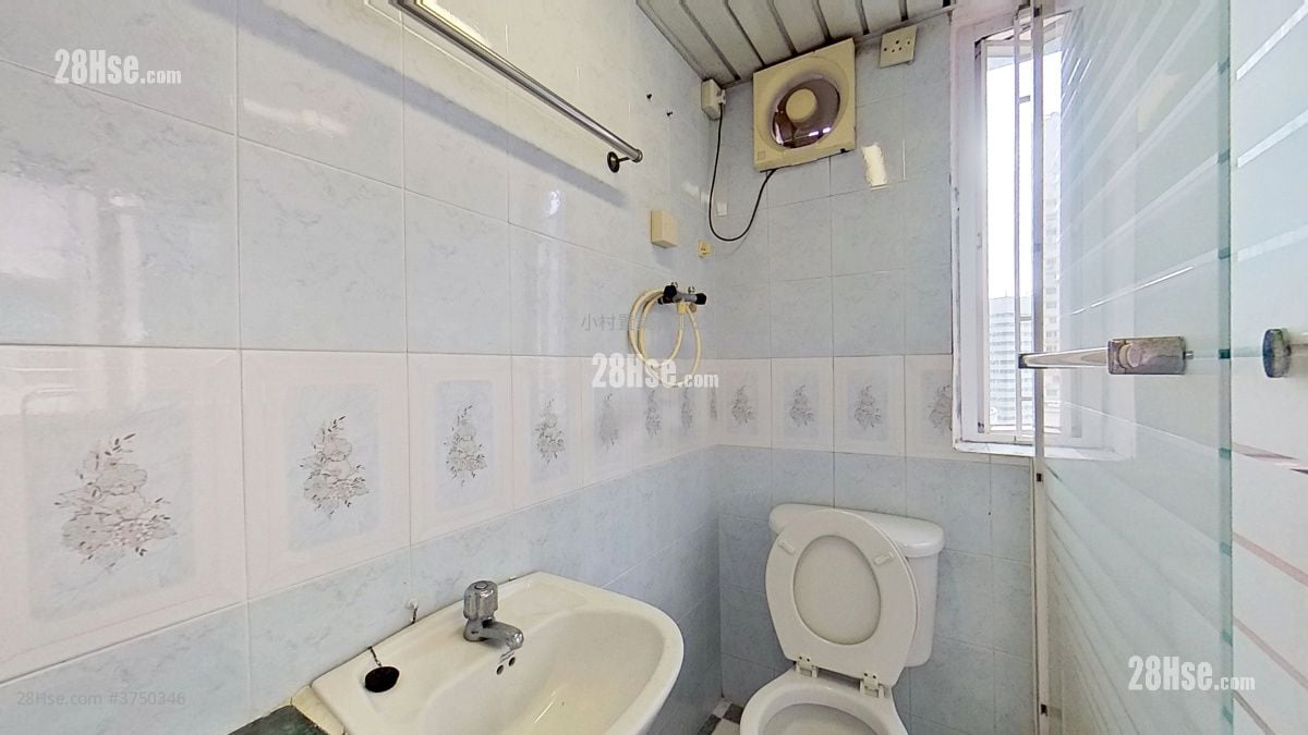 master room: Lai Wah Mansion Sell 4 Bedrooms , 2 Bathrooms 872 ft²
