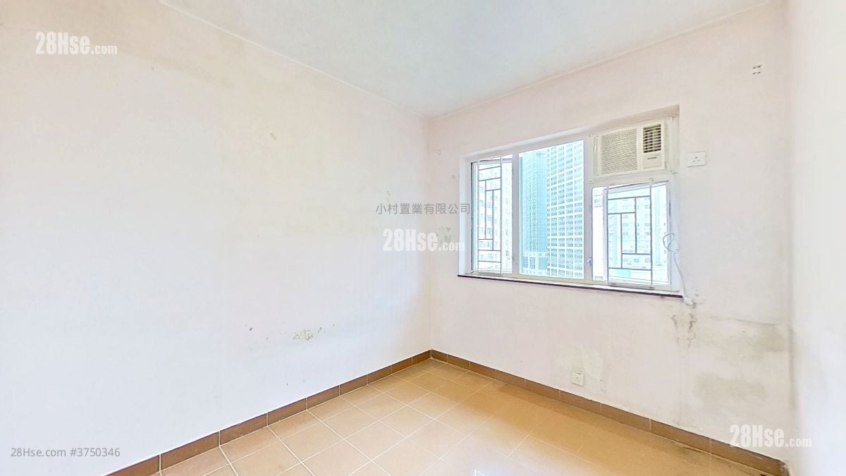 bedroom 2: Lai Wah Mansion Sell 4 Bedrooms , 2 Bathrooms 872 ft²