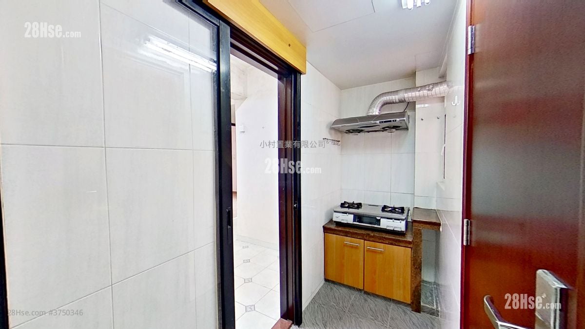kitchen: Lai Wah Mansion Sell 4 Bedrooms , 2 Bathrooms 872 ft²