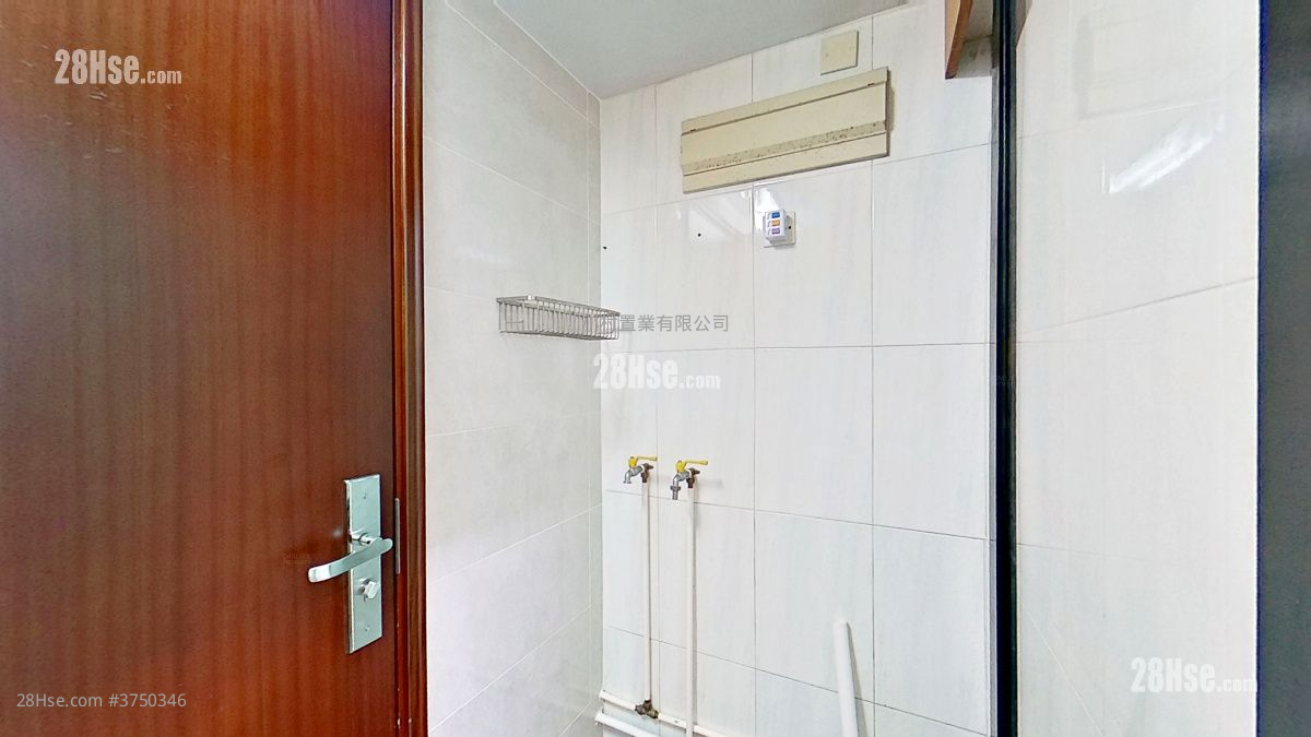 kitchen: Lai Wah Mansion Sell 4 Bedrooms , 2 Bathrooms 872 ft²