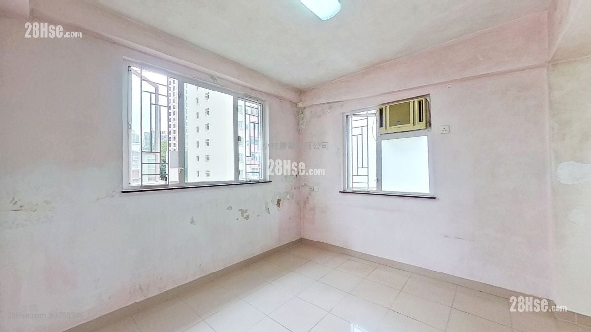 bedroom 3: Lai Wah Mansion Sell 4 Bedrooms , 2 Bathrooms 872 ft²