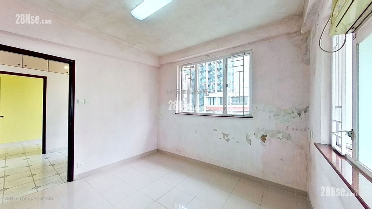 bedroom 3: Lai Wah Mansion Sell 4 Bedrooms , 2 Bathrooms 872 ft²