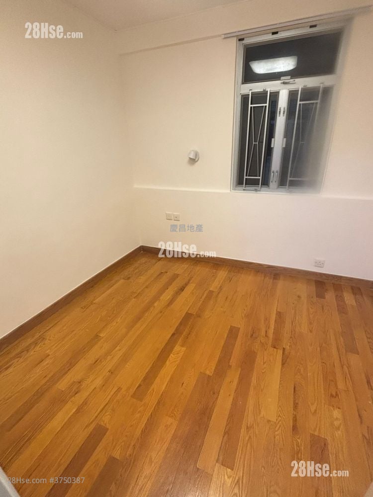 Bedford Gardens Rental 3 Bedrooms , 1 Bathroom 597 ft²