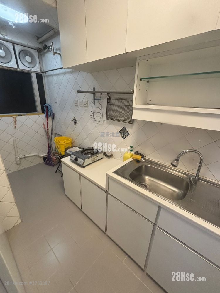 Bedford Gardens Rental 3 Bedrooms , 1 Bathroom 597 ft²