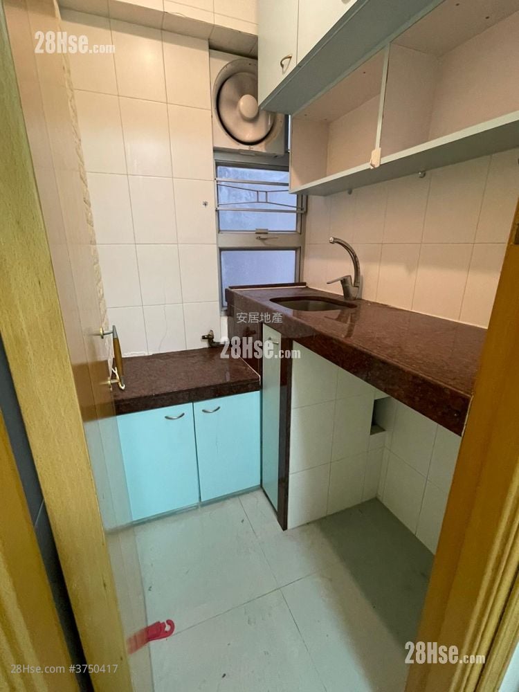 成都大厦 租盘 228 平方尺