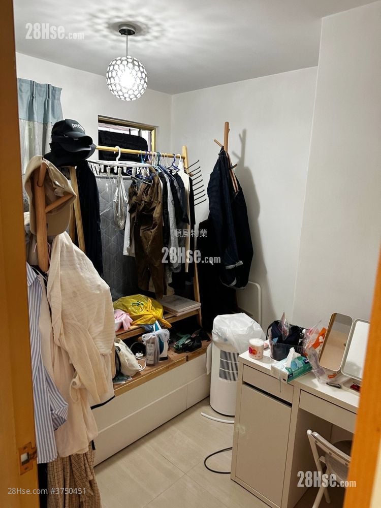 Village Sell 4 Bedrooms , 2 Bathrooms 700 ft²