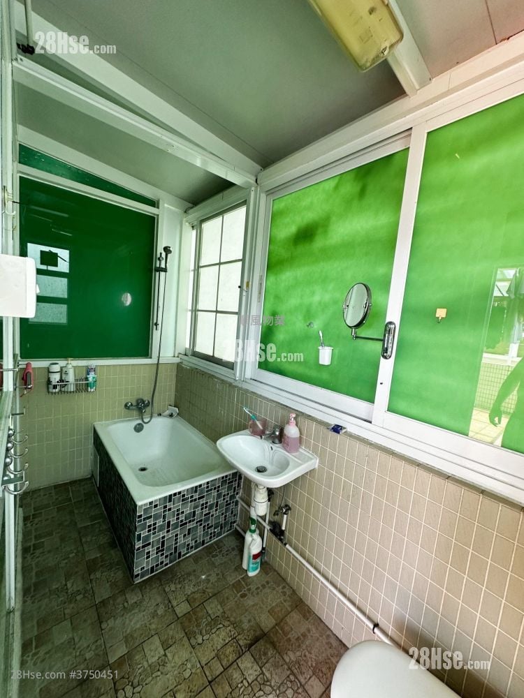 Village Sell 4 Bedrooms , 2 Bathrooms 700 ft²