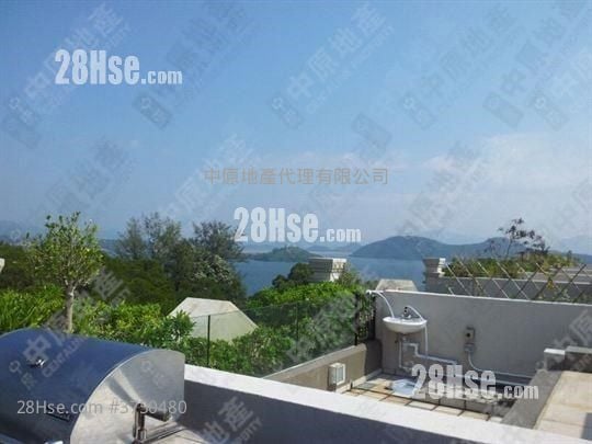 The Beverly Hills Sell 5+ Bedrooms 1,606 ft²