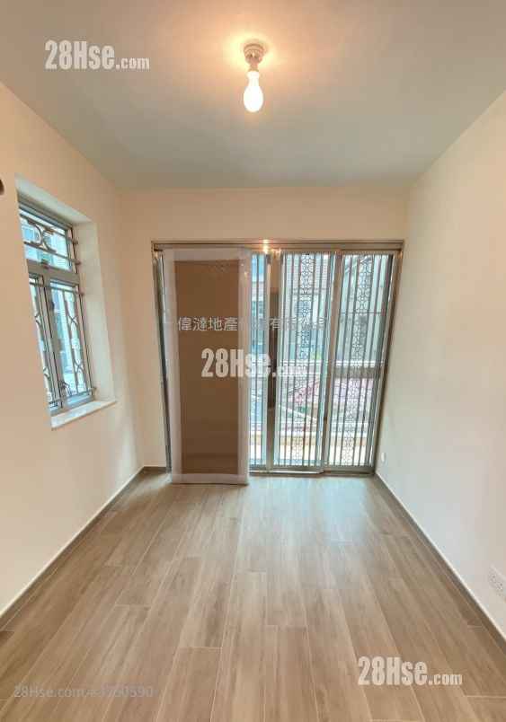 村屋 售盤 3 房 , 2 浴室 700 平方呎