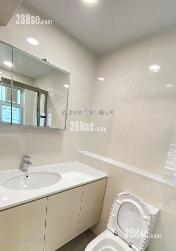 村屋 售盤 3 房 , 2 浴室 700 平方呎