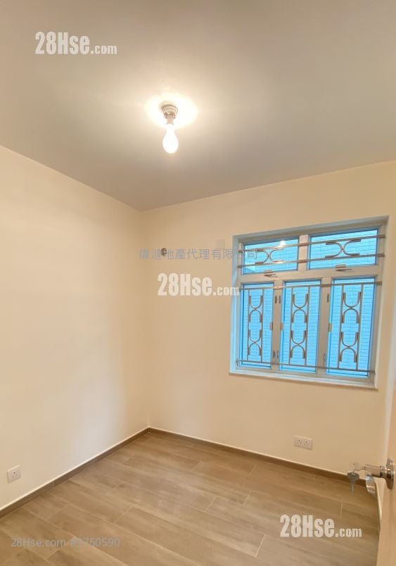 村屋 售盤 3 房 , 2 浴室 700 平方呎