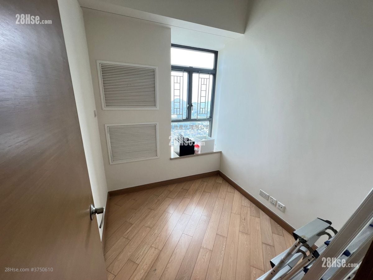 Yoho Midtown 售盘 4 房 , 3 浴室 964 平方尺