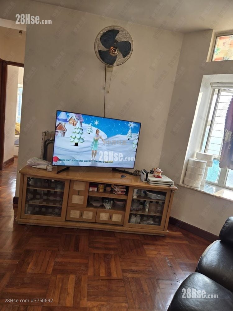 Kingswood Villas Sell 2 Bedrooms , 1 Bathroom 448 ft²