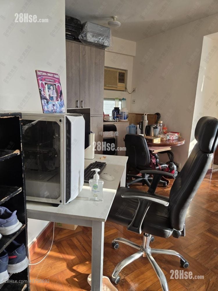 Kingswood Villas Sell 2 Bedrooms , 1 Bathroom 448 ft²