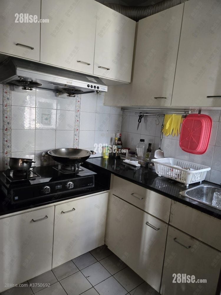 Kingswood Villas Sell 2 Bedrooms , 1 Bathroom 448 ft²