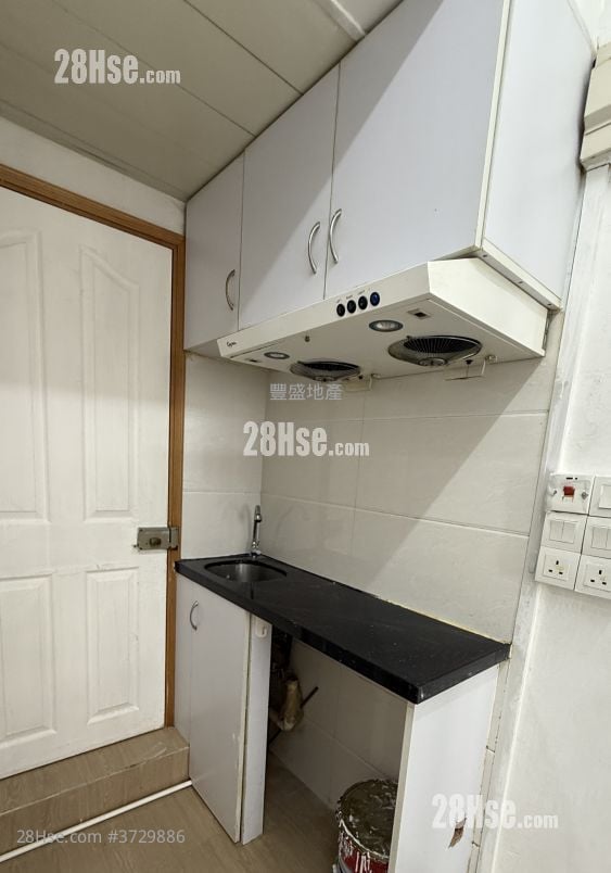 Hing Wong Mansion Rental 150 ft²