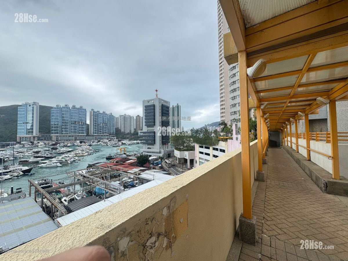 Broadview Court Sell 2 Bedrooms , 1 Bathroom 422 ft²