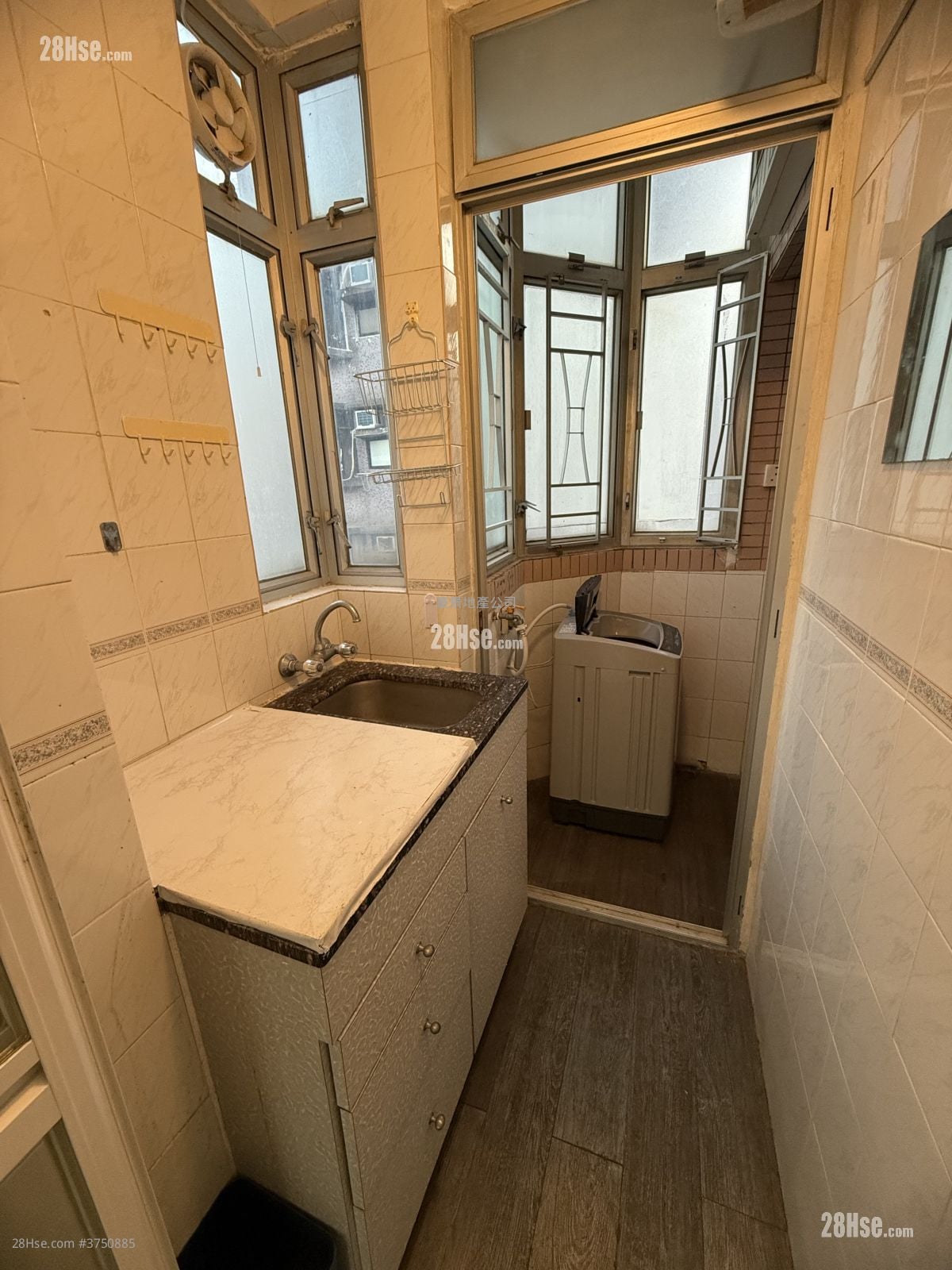 Pan View Court Sell Studio , 1 Bathroom 187 ft²