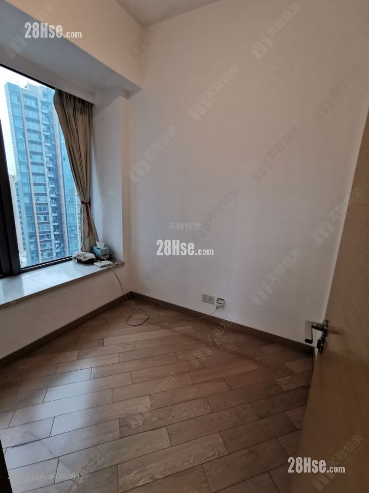 Riva Sell 2 Bedrooms , 1 Bathroom 559 ft²