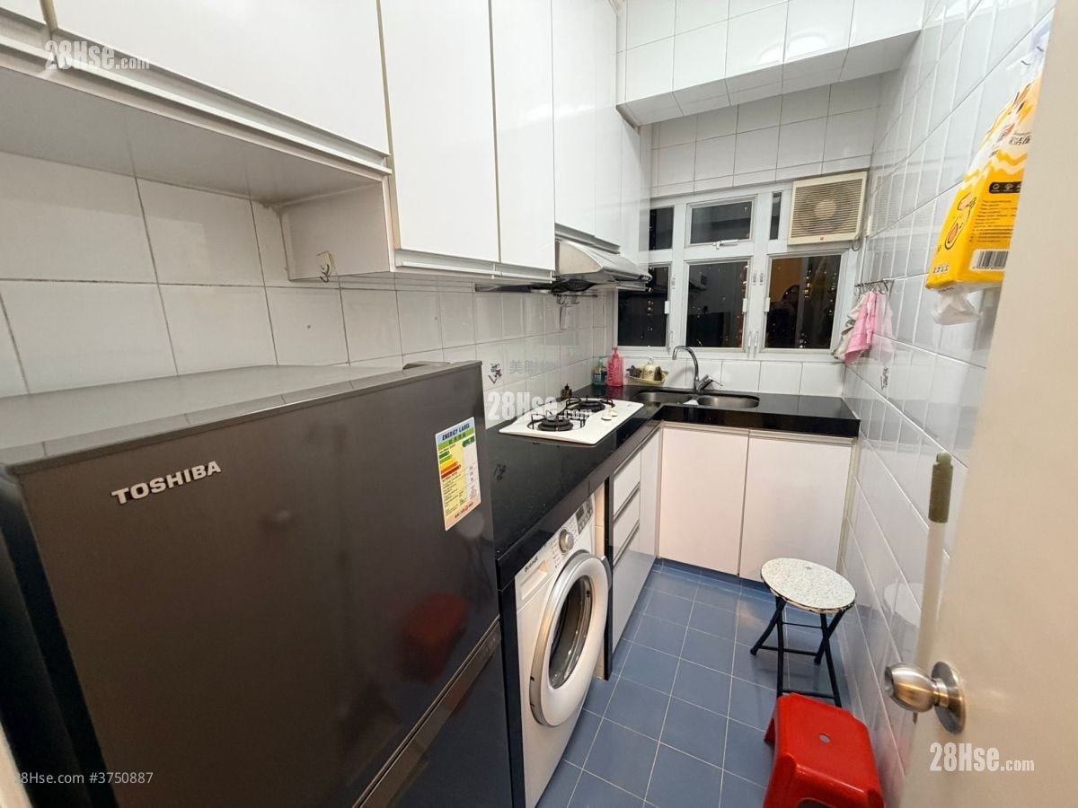 Ho Fai Garden Sell 3 Bedrooms 437 ft²