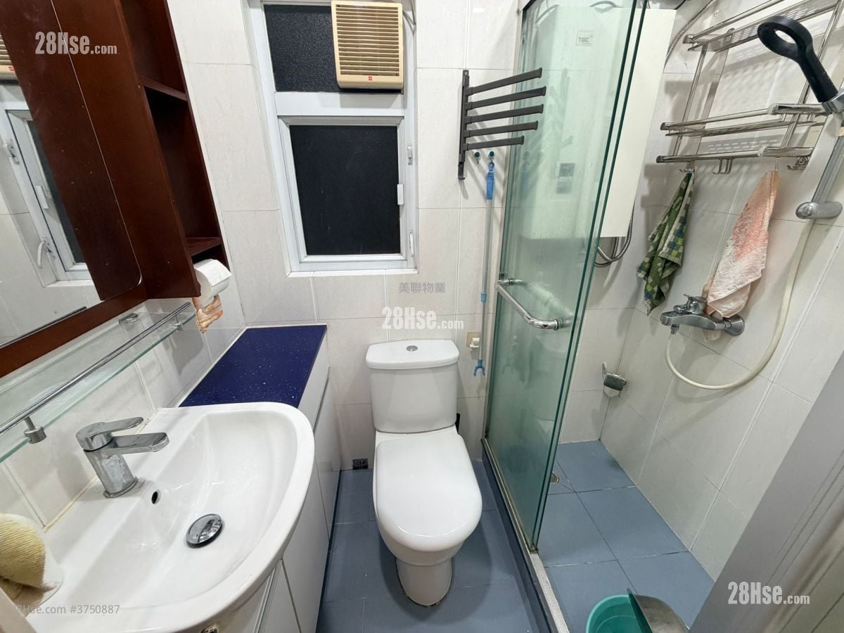 Ho Fai Garden Sell 3 Bedrooms 437 ft²