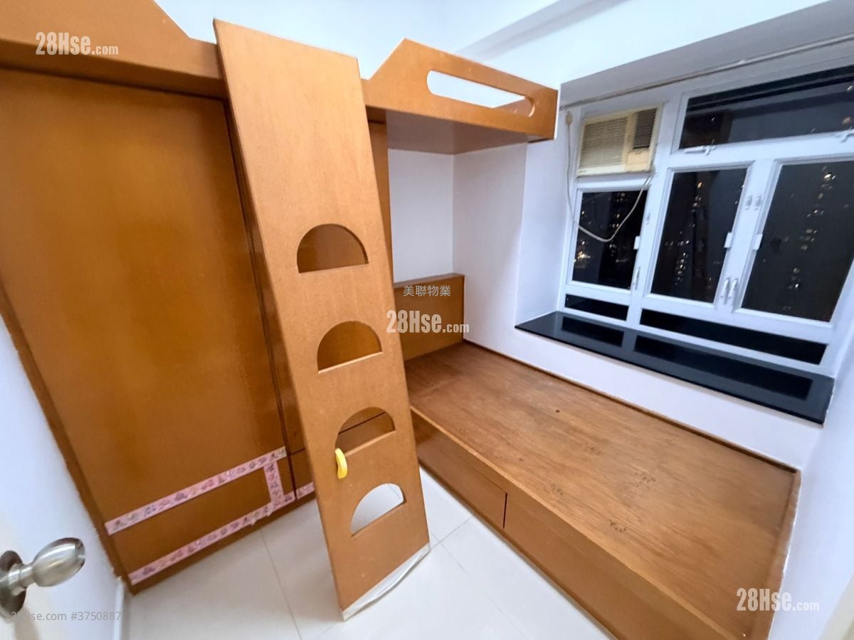 Ho Fai Garden Sell 3 Bedrooms 437 ft²