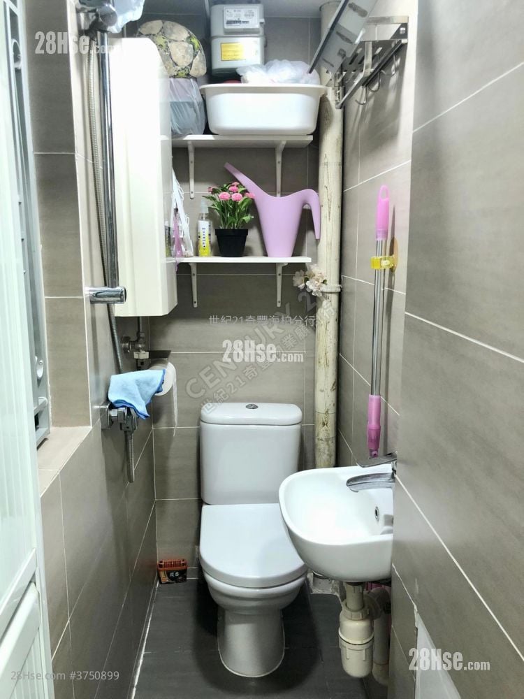 Kam Hay Court Sell 3 Bedrooms , 1 Bathroom 554 ft²