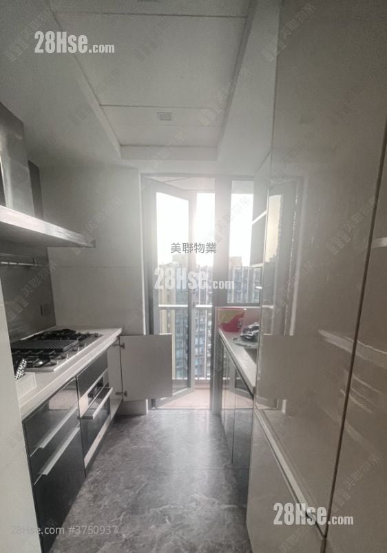 Riva Sell 4 Bedrooms , 3 Bathrooms 897 ft²