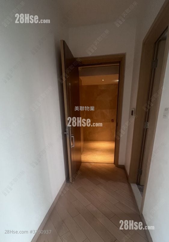 Riva Sell 4 Bedrooms , 3 Bathrooms 897 ft²