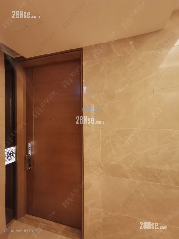 Riva Sell 4 Bedrooms , 3 Bathrooms 897 ft²