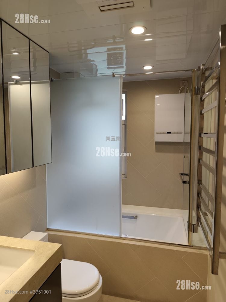 Grand Garden Rental 3 Bedrooms , 2 Bathrooms 1,358 ft²