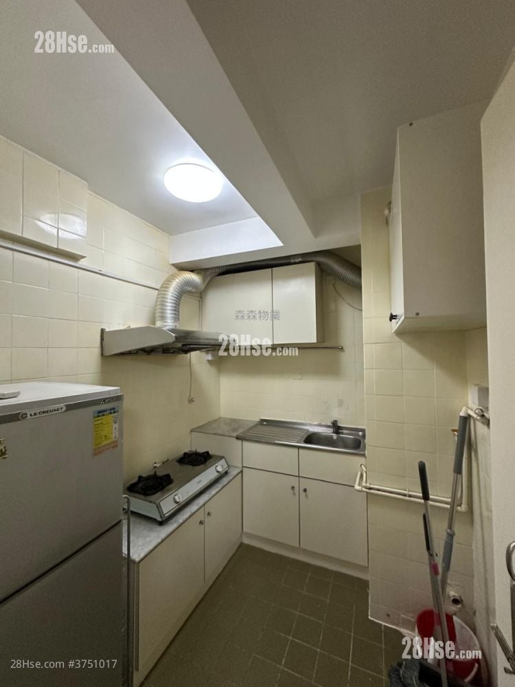 Hoi Kwong Court Sell 1 Bedroom , 1 Bathroom 421 ft²