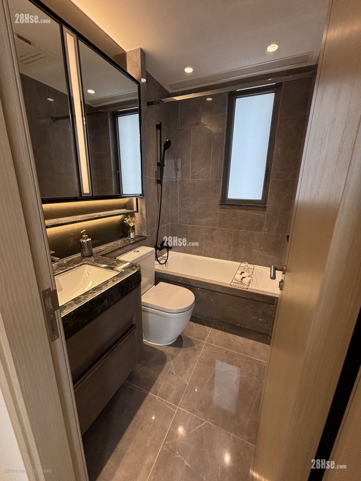 泰峯 售盘 3 房 , 2 浴室 750 平方尺