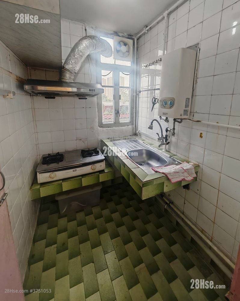 翠林邨 售盘 2 房 381 平方尺